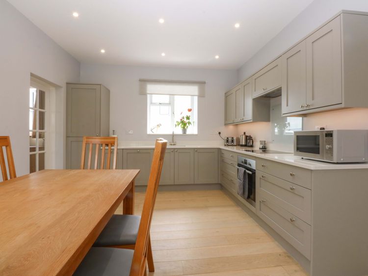 Menai Cottage, listing photograph 10