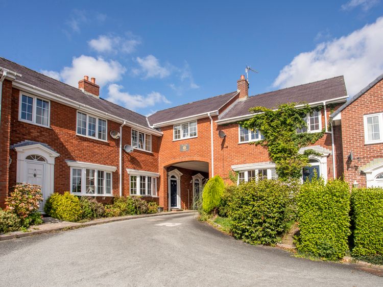 Mews Cottage, listing photograph 2