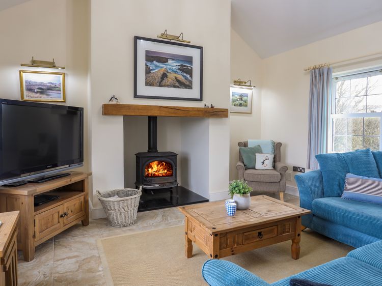 Pen y Bont Bach, listing photograph 2