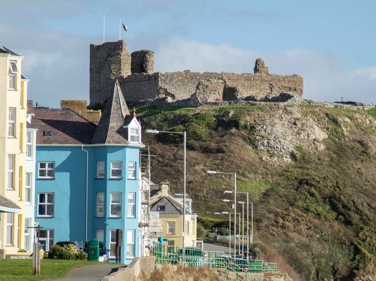 The Towers - Castell, listing photograph 4