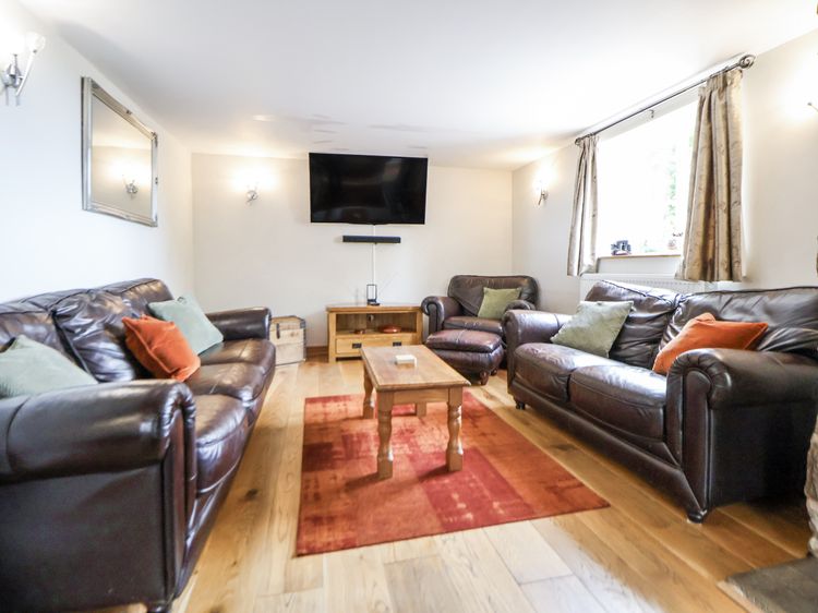 The Farmhouse, listing photograph 3