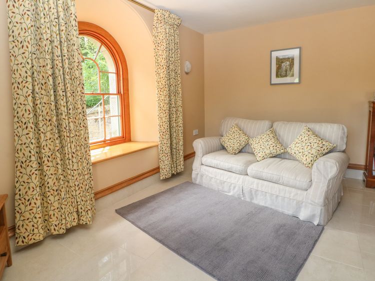 Lacewood, listing photograph 4