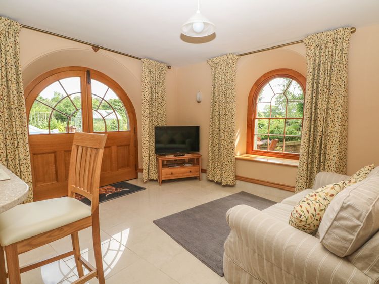 Lacewood, listing photograph 5