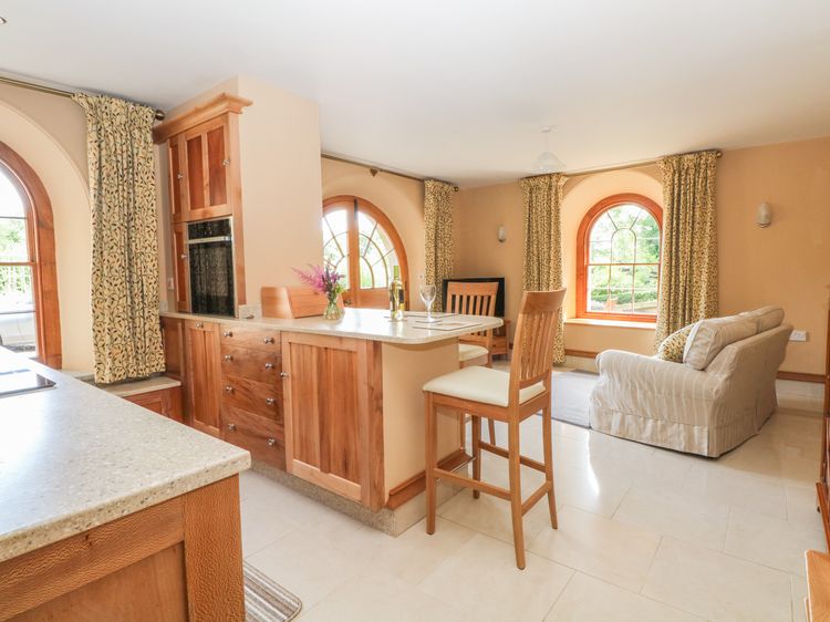 Lacewood, listing photograph 8
