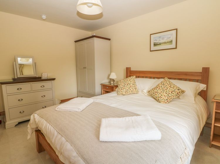 Lacewood, listing photograph 10
