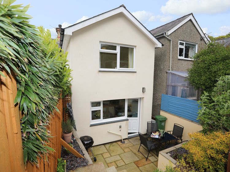 Celynfa, listing photograph 2
