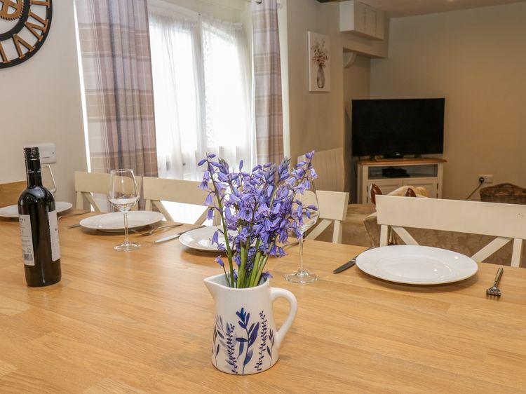 White Swan Cottage, listing photograph 6