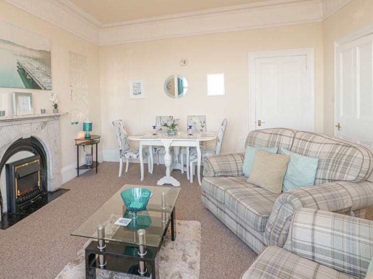 Llys Madoc, First Floor Flat, listing photograph 5