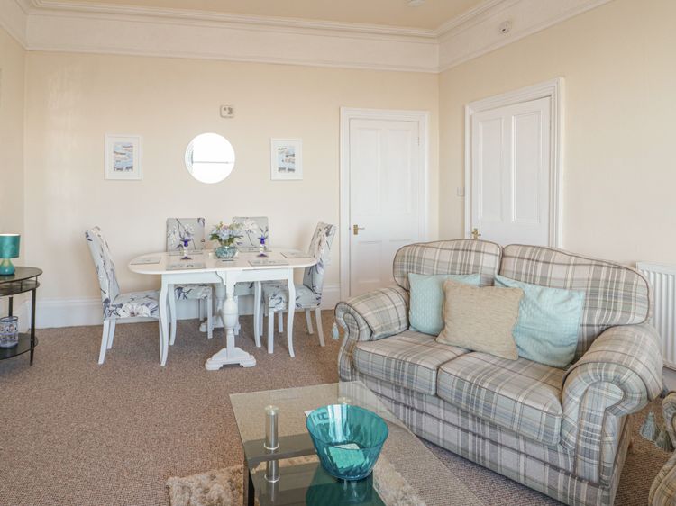 Llys Madoc, First Floor Flat, listing photograph 6