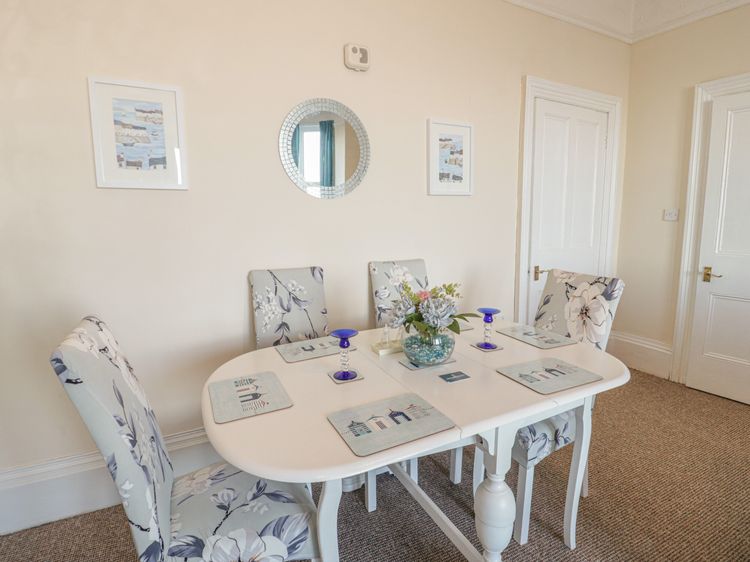 Llys Madoc, First Floor Flat, listing photograph 7