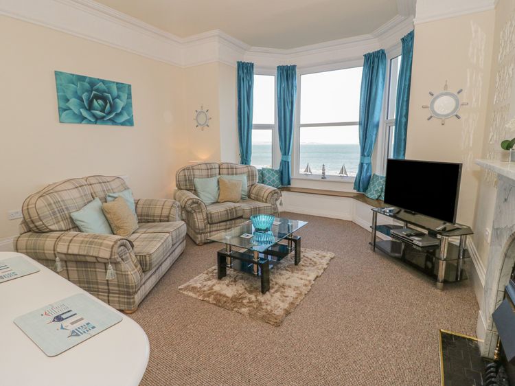 Llys Madoc, First Floor Flat, listing photograph 3
