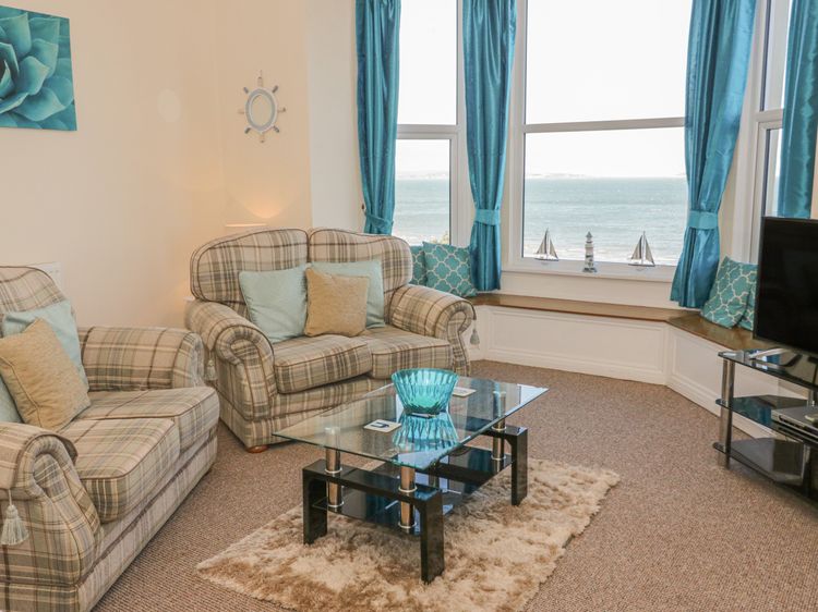 Llys Madoc, First Floor Flat, listing photograph 2
