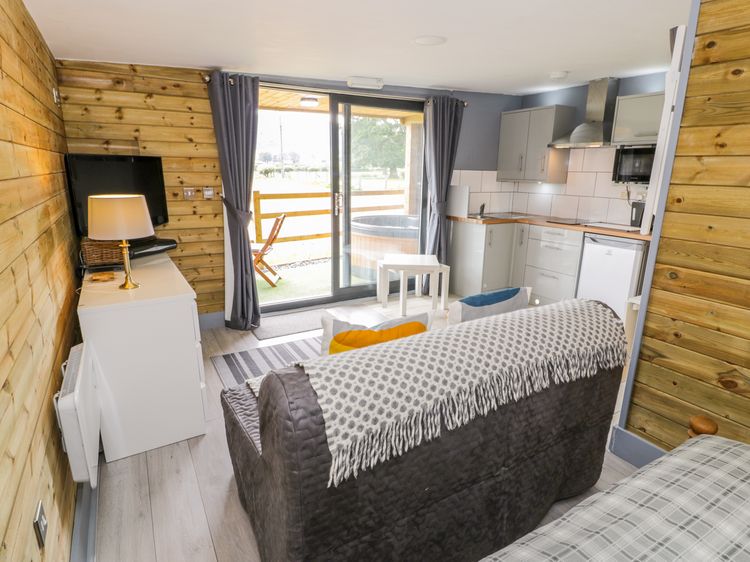 Cilan Lodge, listing photograph 11