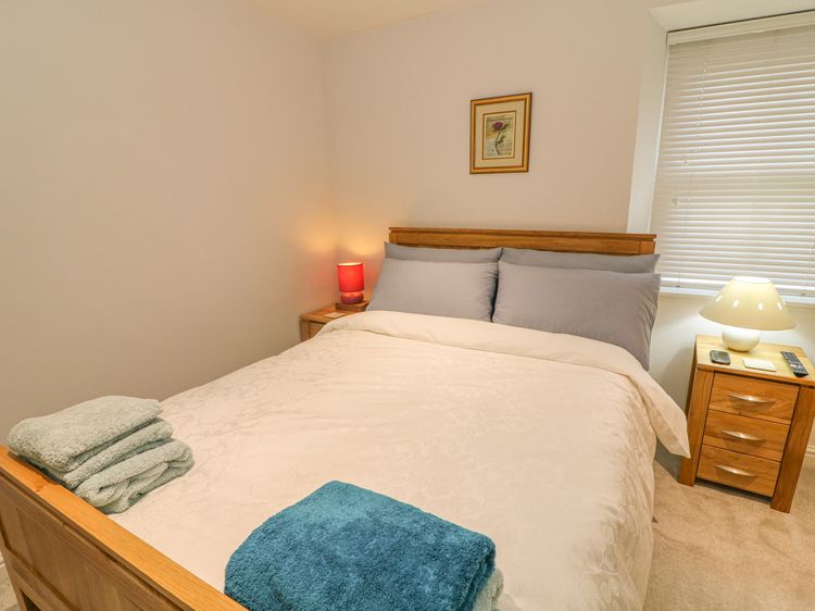 Flat 2 Galloway House, listing photograph 9
