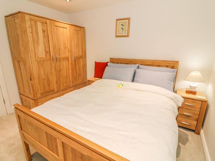 Flat 2 Galloway House, listing photograph 11
