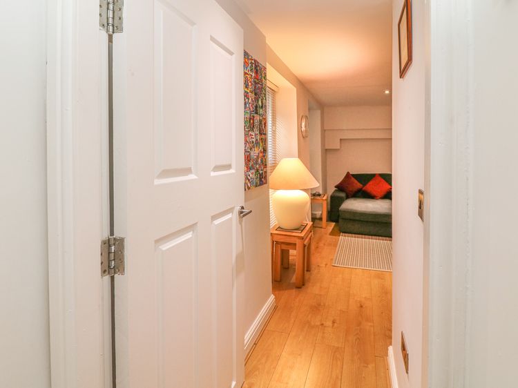 Flat 2 Galloway House, listing photograph 12