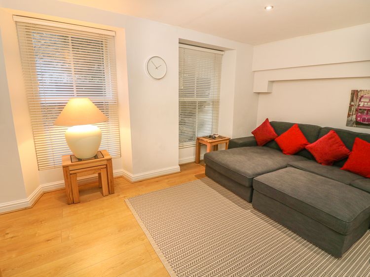Flat 2 Galloway House, listing photograph 3