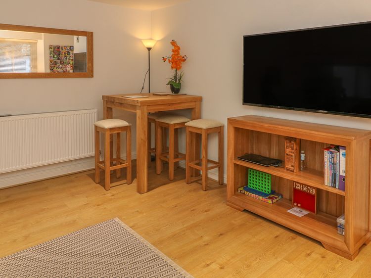 Flat 2 Galloway House, listing photograph 4