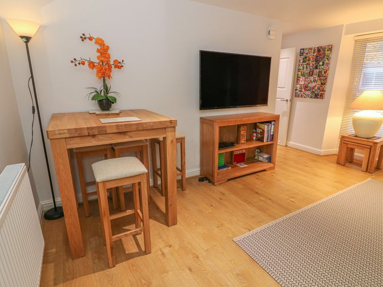 Flat 2 Galloway House, listing photograph 5