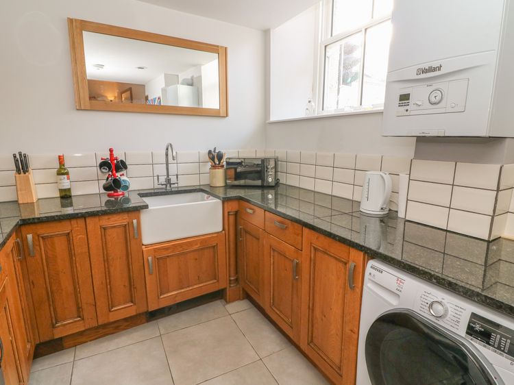 Flat 2 Galloway House, listing photograph 6