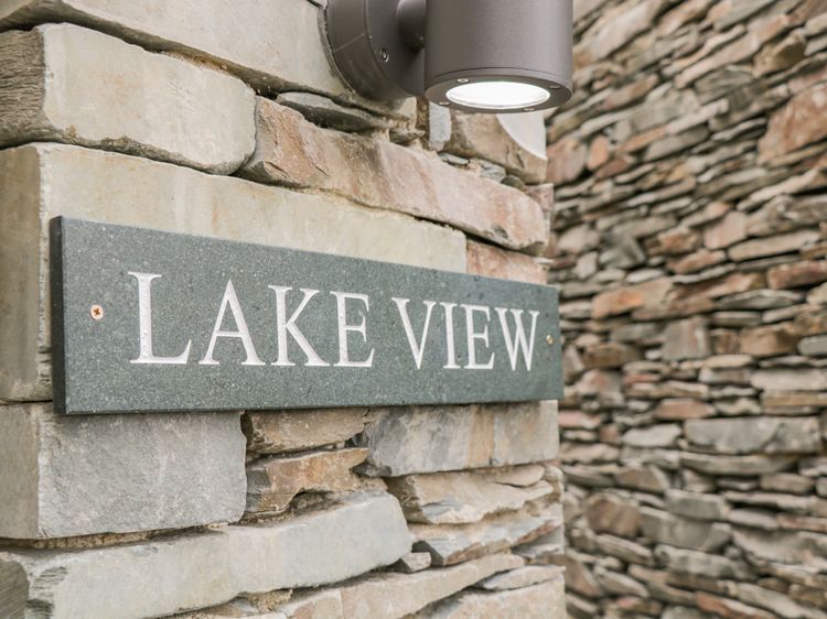 Lake View, listing photograph 4
