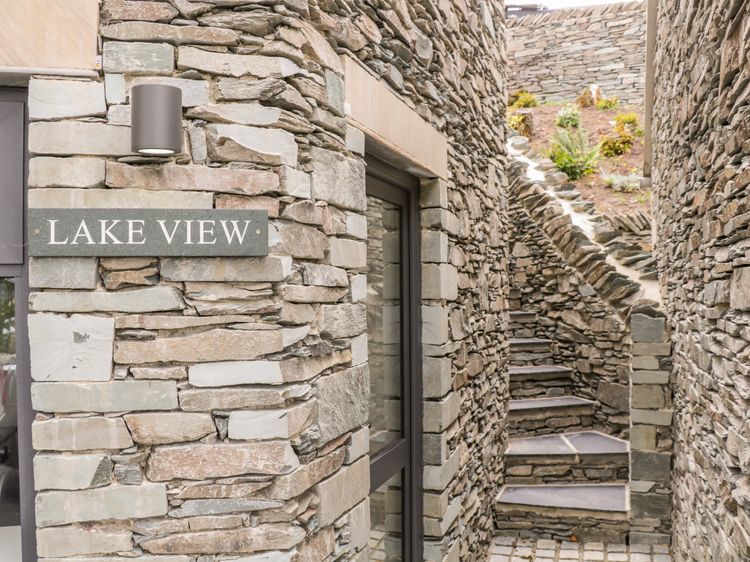Lake View, listing photograph 6
