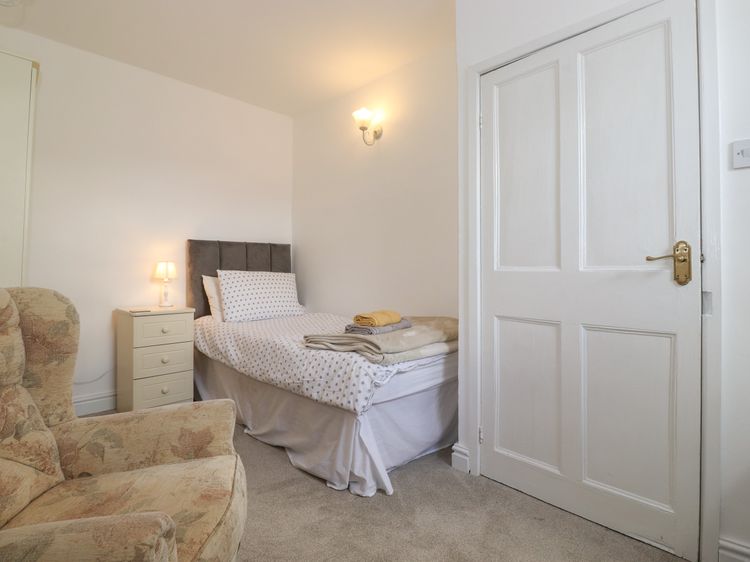 Holly Cottage, listing photograph 11