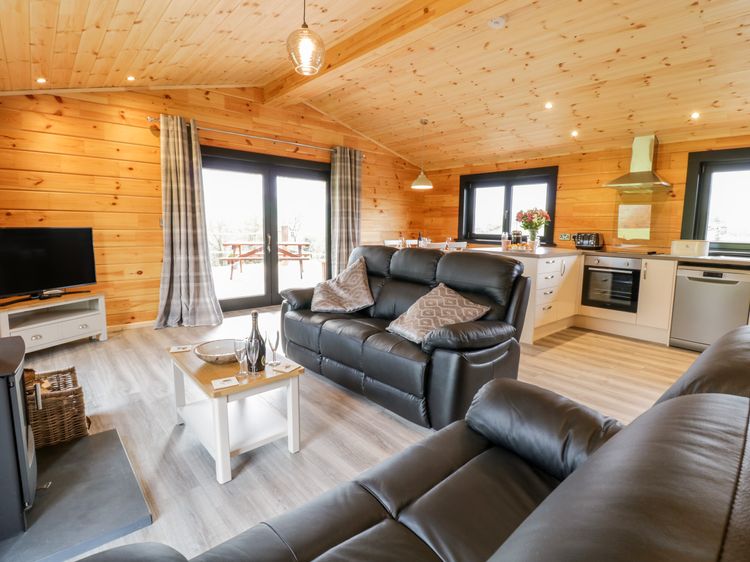 Bryn Eiddon Log Cabin, listing photograph 8