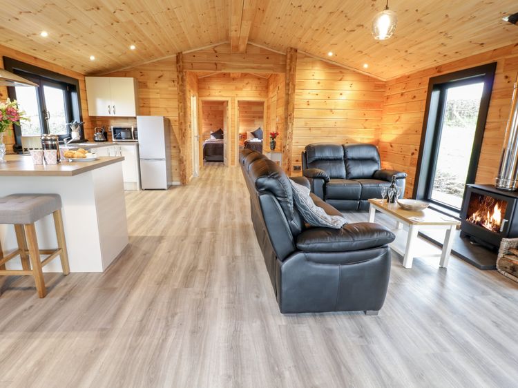 Bryn Eiddon Log Cabin, listing photograph 6