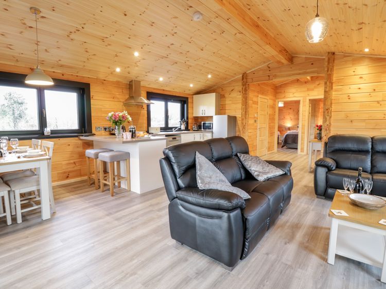 Bryn Eiddon Log Cabin, listing photograph 7
