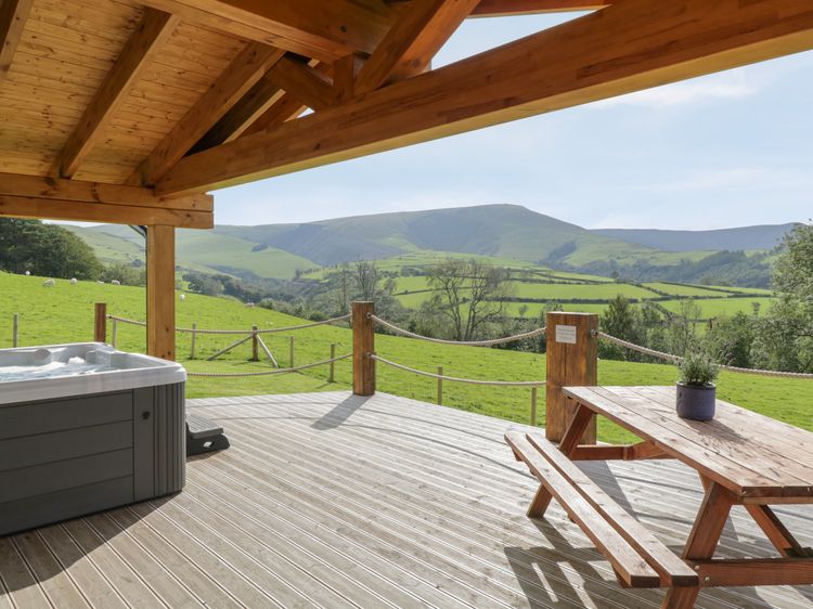 Bryn Eiddon Log Cabin, listing photograph 3