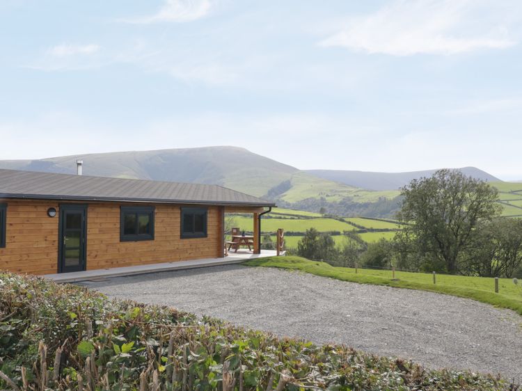 Bryn Eiddon Log Cabin, listing photograph 4