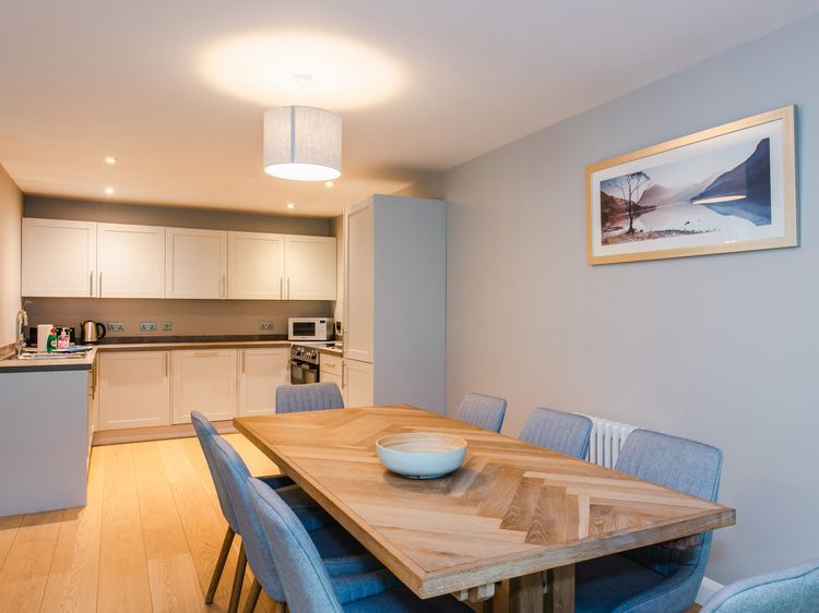 Mountain Hare Apartment, listing photograph 11