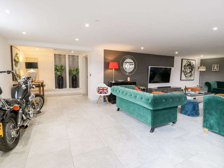 Capel Mawr, Basement 19, listing photograph 12