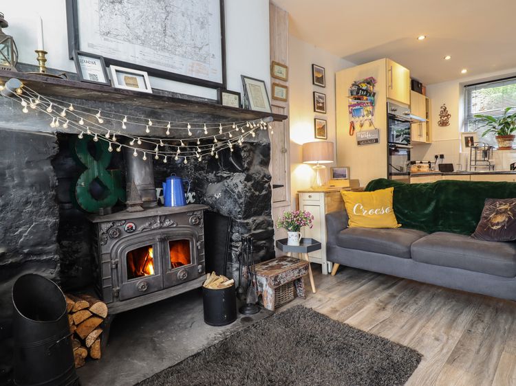 3 Barlwyd Terrace, listing photograph 4