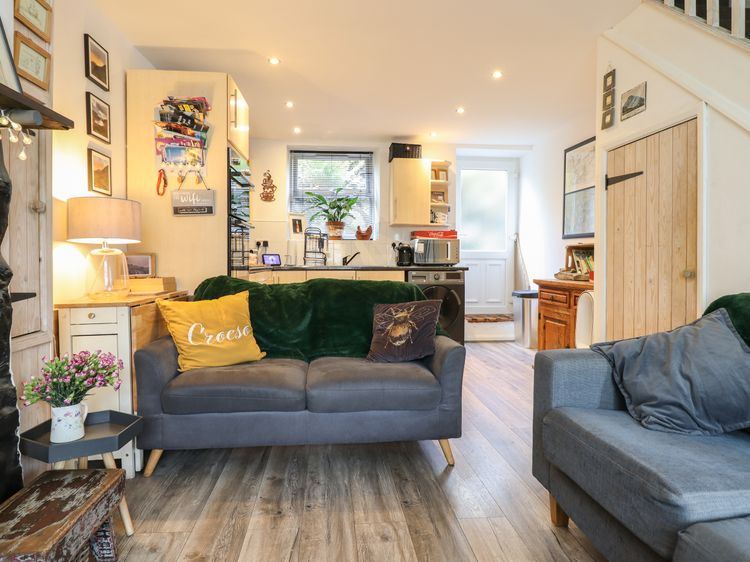 3 Barlwyd Terrace, listing photograph 5