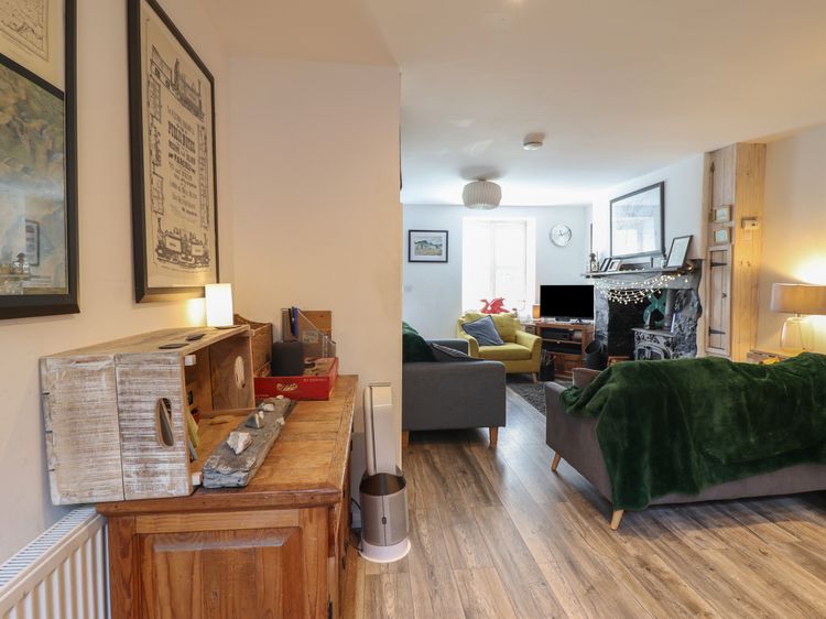 3 Barlwyd Terrace, listing photograph 6