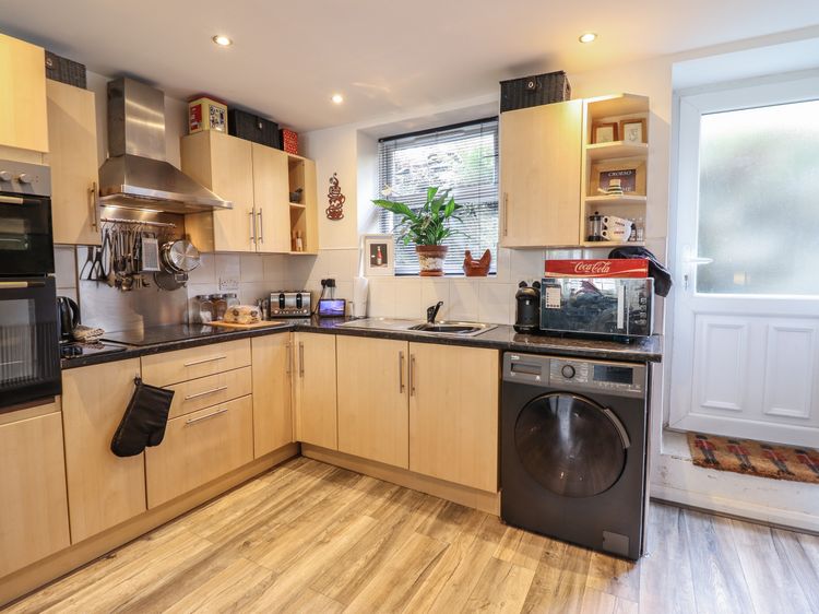 3 Barlwyd Terrace, listing photograph 8