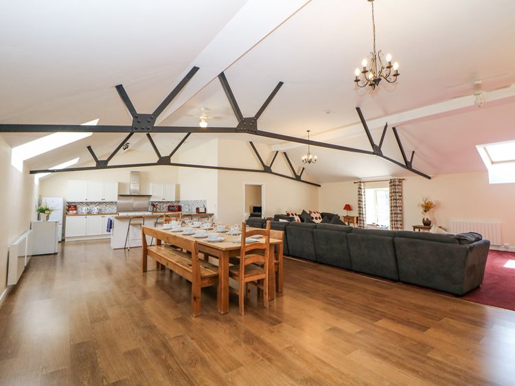 Woodlands, listing photograph 8