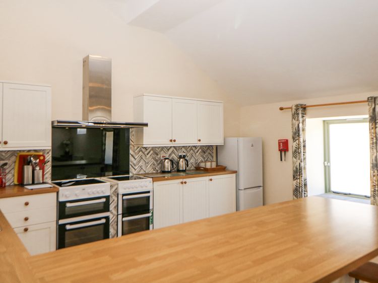 Meadow View, listing photograph 11
