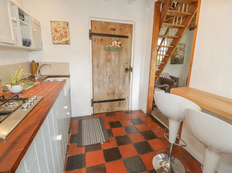 Little House, listing photograph 12