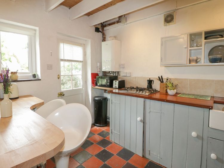 Little House, listing photograph 11
