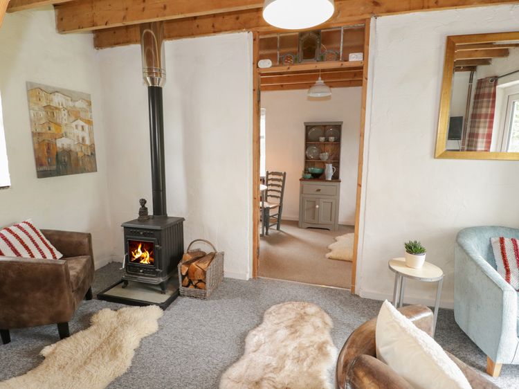 Little House, listing photograph 3