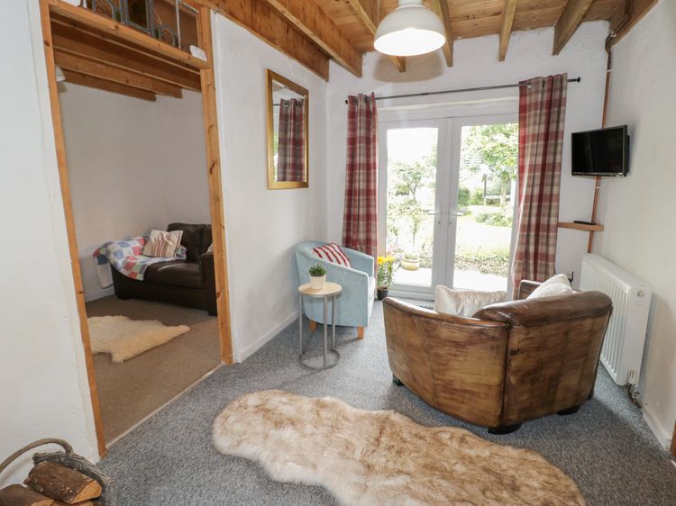 Little House, listing photograph 6
