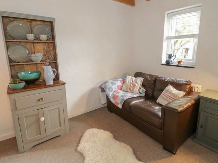 Little House, listing photograph 7