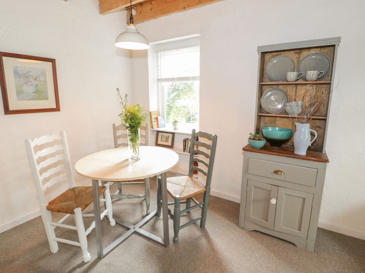 Little House, listing photograph 9