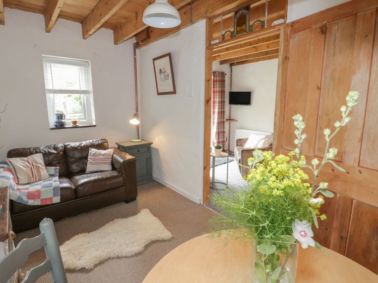 Little House, listing photograph 10