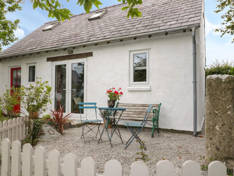 Little House, listing photograph 2