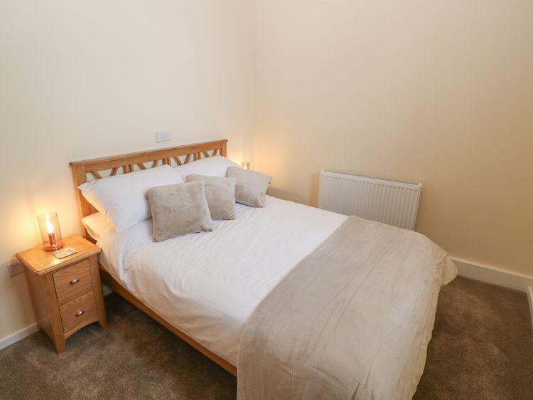 Tyddyn Sianel - Derw, listing photograph 8