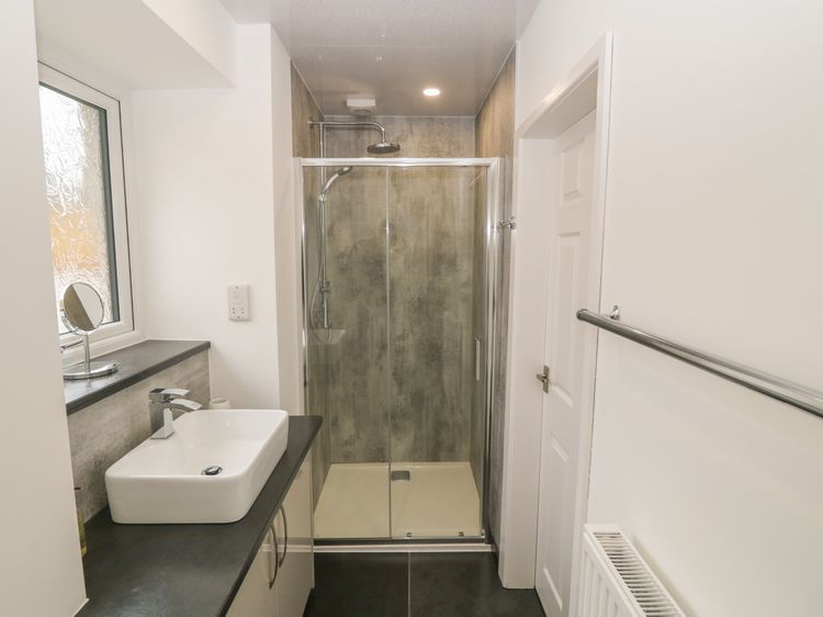 Tyddyn Sianel - Derw, listing photograph 11